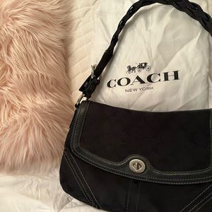 Vintage coach black hand with leather braided strap. Beautiful condition